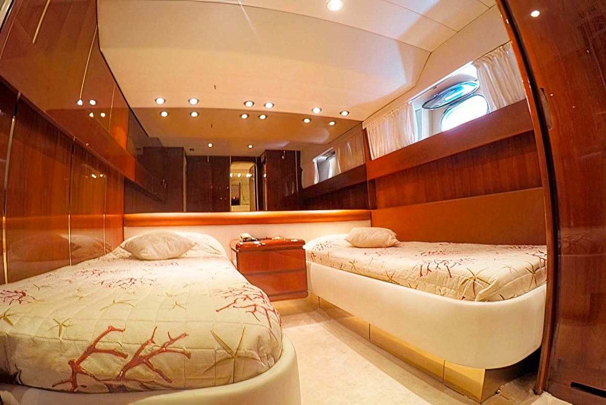 Аренда моторной яхты Falcon 76 на Сардинии